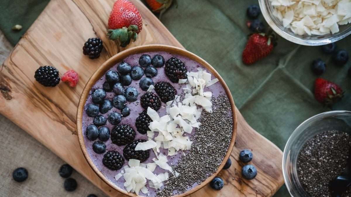Ez a krémes smoothie bowl reggeli órákra eltelít